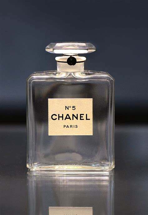 I cento anni di Chanel n. 5 il profumo del secolo